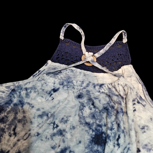 Almost Famous Women’s Blue Tie Dye Crochet Neck Tank Top Size Medium - Picture 4 of 5
